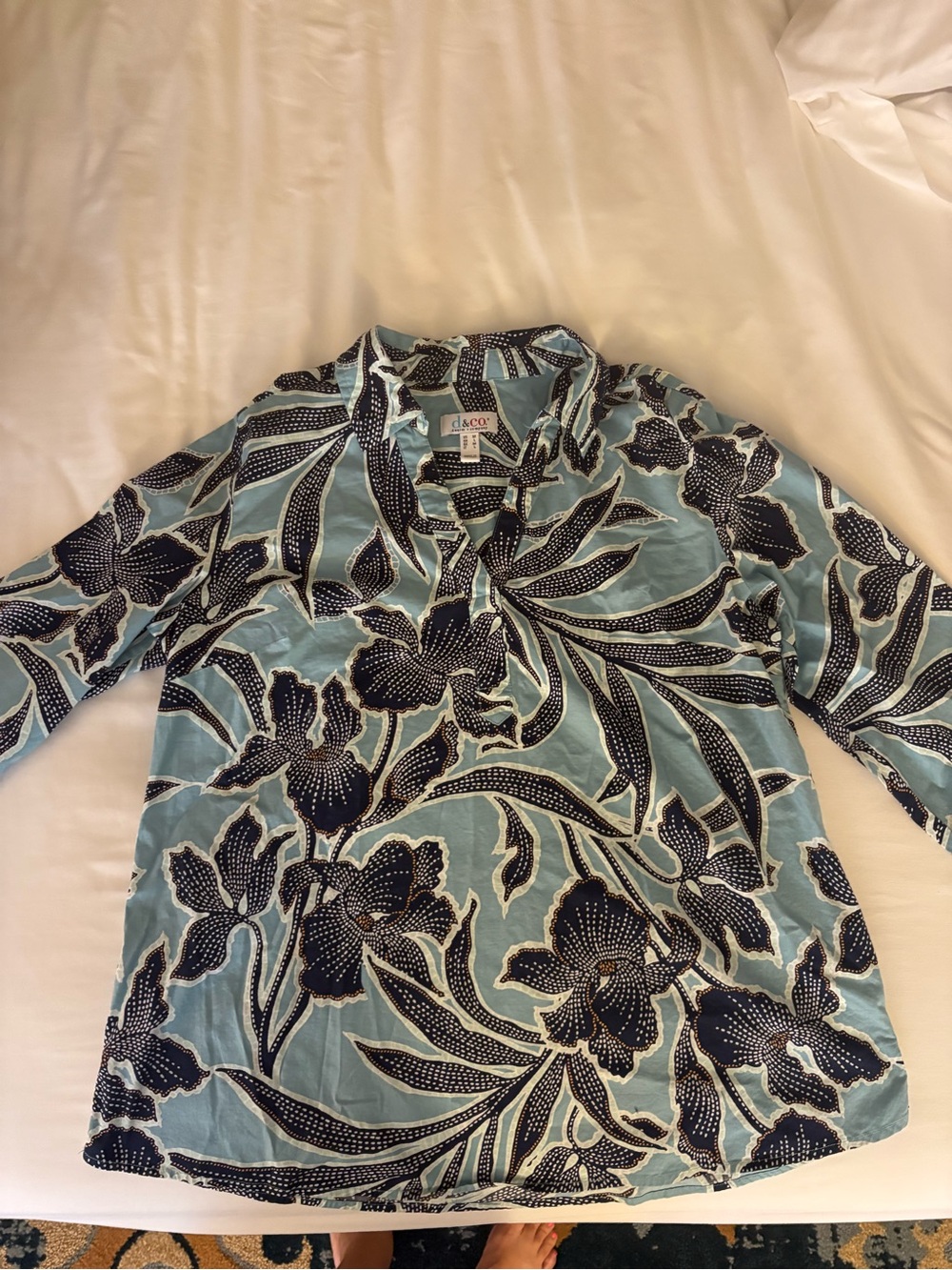 d&co Floral Button-Up Henley neck Tunic in Light Blue and Navy 3/4 sleeves